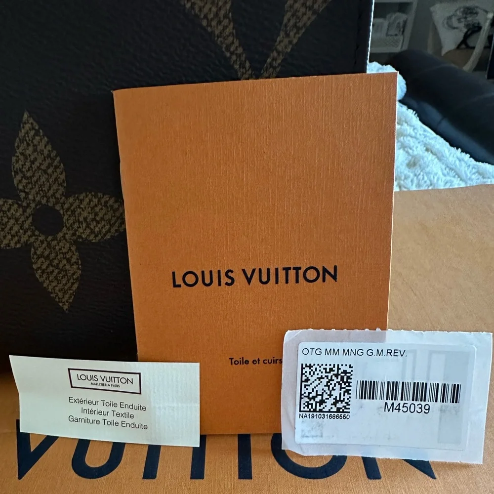 Louis Vuitton OnTheGo MM reverse Monogram Tote - Picture 8 of 11